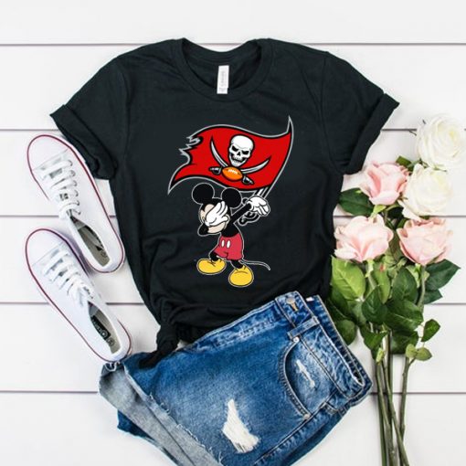 Dabbing Mickey Flippin' Love Tampa Bay Buccaneers Football t shirt RJ22