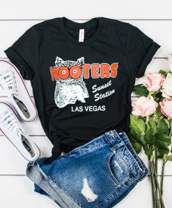 Hooters Las Vegas t shirt RJ22